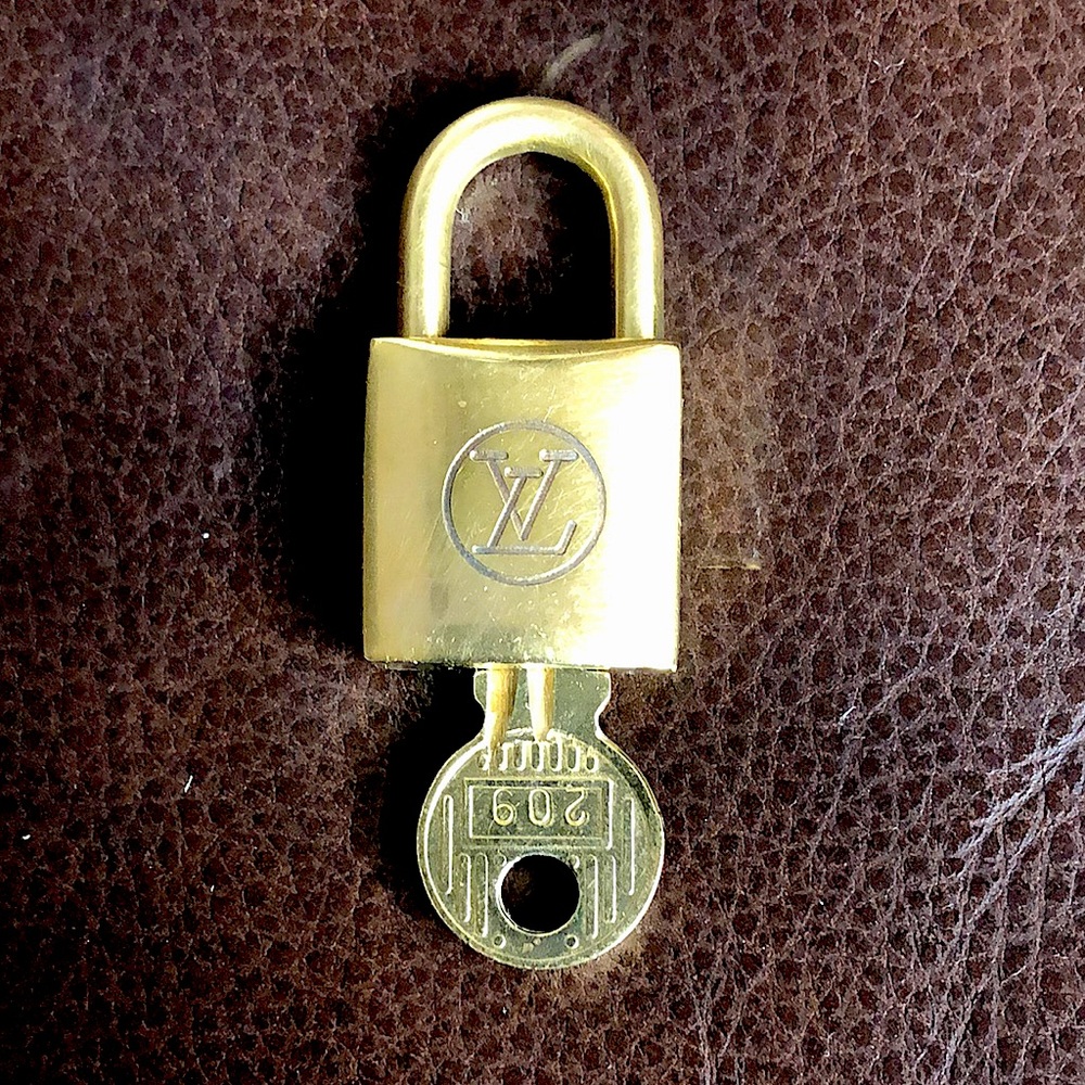 Vintage LV Louis Vuitton Padlock Lock & Key 209
